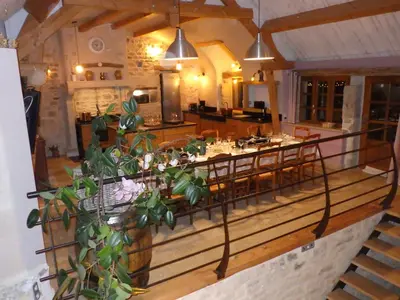 Coin salon dans l'établissement Gîte La grange des Hirondelles 15 personnes 5litsdoubles 5litssimples 1convertible chez MAYMARD Yannick à 28 route de la croix forêt à ANTULLY réf à Gîte de France G2005 Corps de ferme entièrement rénové de bon standing