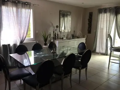 Coin salon dans l'établissement BEAUN'MAISON Spa Piscine Borne électrique
