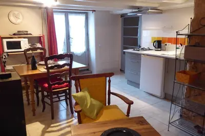 Cuisine ou kitchenette dans l'établissement Le coeur du Lys