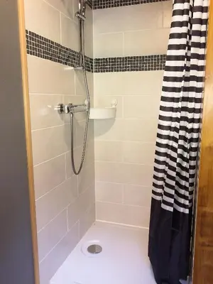 Salle de bains dans l'établissement Les Billardes - le gite - Jura