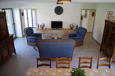 Télévision ou salle de divertissement dans l'établissement Domaine Joseph Lafarge Wine Resort - Lady's House - La maison d'Henriette