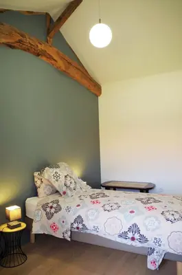 Un ou plusieurs lits dans un hébergement de l'établissement Domaine Joseph Lafarge Wine Resort - Lady's House - La maison d'Henriette