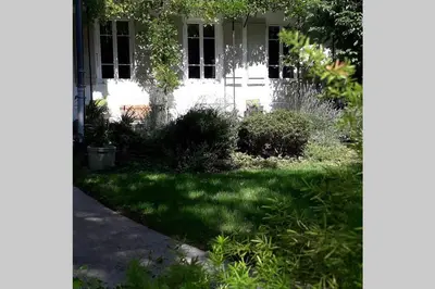 Jardin de l'établissement Le Clos 25