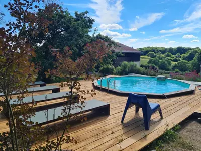 Piscine de l'établissement Les Roussis ou située à proximité