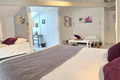 Un ou plusieurs lits dans un hébergement de l'établissement Hotel Le Bourgogne