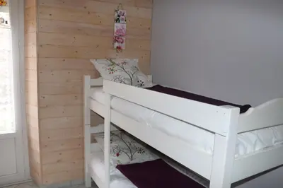 Un ou plusieurs lits dans un hébergement de l'établissement LE BON ABRI JURA