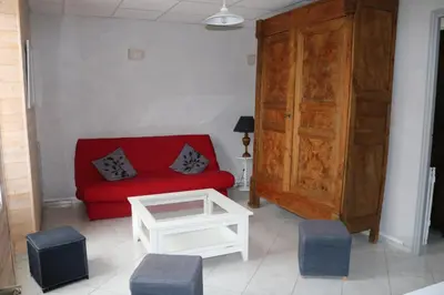 Coin salon dans l'établissement LE BON ABRI JURA