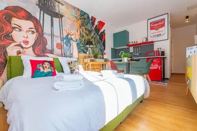 Un ou plusieurs lits dans un hébergement de l'établissement Le Pop Art - Topbnb Dijon