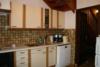 Cuisine ou kitchenette dans l'établissement 1 Bedroom House 20min walk to centre in Tournus