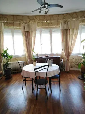 Coin salon dans l'établissement Chambre meublée au cœur de ville - chez l'habitant