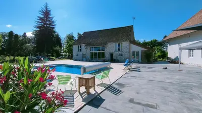 Piscine de l'établissement Domaine Ravy-Magnolia ou située à proximité