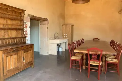 Cuisine ou kitchenette dans l'établissement Ancien Haras refait à neuf à 3 km de Vonnas