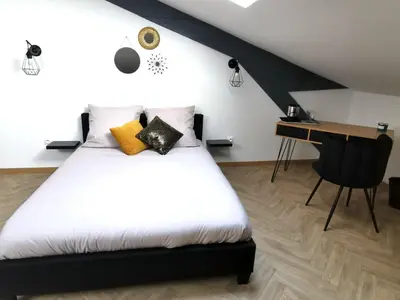 Un ou plusieurs lits dans un hébergement de l'établissement Nuit Tendance Mâcon - Chambre cosy centre ville E
