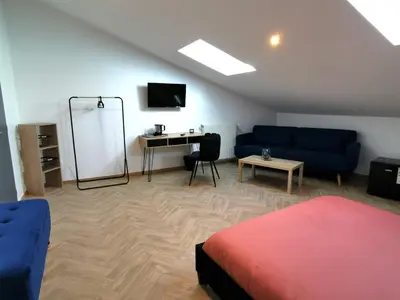 Télévision ou salle de divertissement dans l'établissement Nuit Tendance Mâcon - Chambre cosy centre ville E