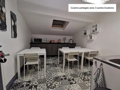 Cuisine ou kitchenette dans l'établissement Nuit Tendance Mâcon - Chambre cosy centre ville E