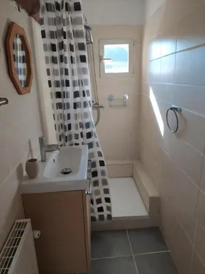 Salle de bains dans l'établissement Avol d'Oiseau