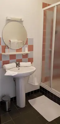 Salle de bains dans l'établissement Bleu Bonheur