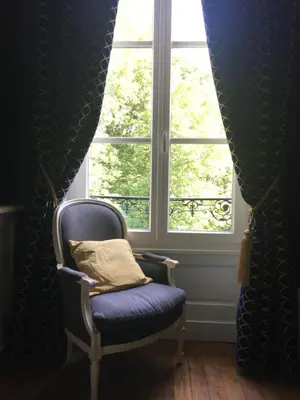 Coin salon dans l'établissement Château de Corcelle - Chambres et table d'hôtes