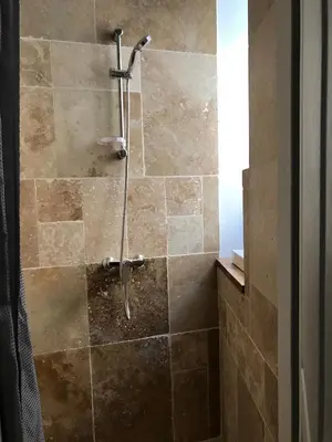 Salle de bains dans l'établissement Golf Val de Sorne Vernantois Maison vigneronne