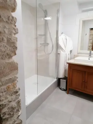 Salle de bains dans l'établissement L'antre ami