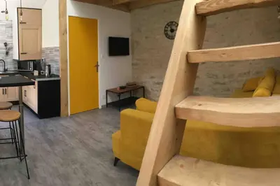 Cuisine ou kitchenette dans l'établissement Petite maisonnette cosy et pleine de charme située à proximité du centre-ville
