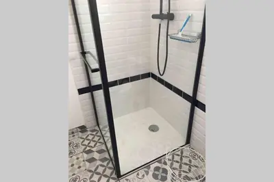 Salle de bains dans l'établissement Petite maisonnette cosy et pleine de charme située à proximité du centre-ville