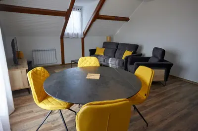 Coin salon dans l'établissement L'Appart de La Grande Boutique du Vin Beaune