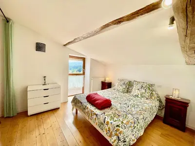 Un ou plusieurs lits dans un hébergement de l'établissement Domaine Joseph LAFARGE Wine Resort WineMaker House La maison du Vigneron