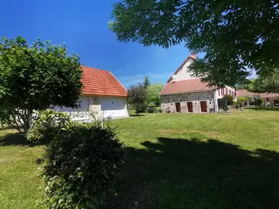 Jardin de l'établissement Gites Luzy Morvan Bourgogne