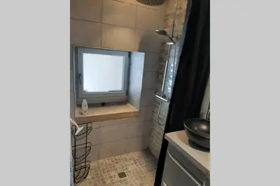 Cuisine ou kitchenette dans l'établissement Petit gîte rural - la Forge -