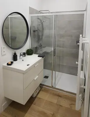 Salle de bains dans l'établissement Chambre de charme à Saulieu