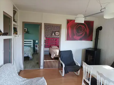 Coin salon dans l'établissement chalet deux chambres au calme