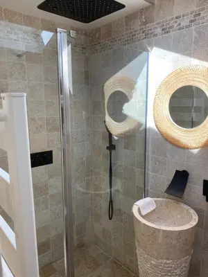 Salle de bains dans l'établissement L’entrenous