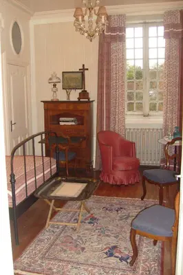 Coin salon dans l'établissement Château De Serrigny