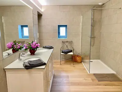 Salle de bains dans l'établissement Maison du Cocher