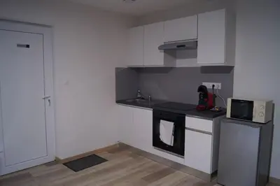 Cuisine ou kitchenette dans l'établissement Appart' spa privatif Gray
