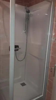 Salle de bains dans l'établissement Le Maryland
