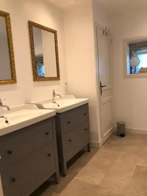Salle de bains dans l'établissement Domaine en Reynouse