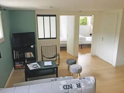 Télévision ou salle de divertissement dans l'établissement Les Hauts de Fixin, 50m2 avec extérieur sur la Route des Grands Crus, Dijon Sud