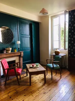 Coin salon dans l'établissement Chez Angèle Centre Mâcon appartement chaleureux