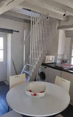 Coin salon dans l'établissement La maisonette du bateau lavoir