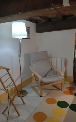 Coin salon dans l'établissement La maisonette du bateau lavoir