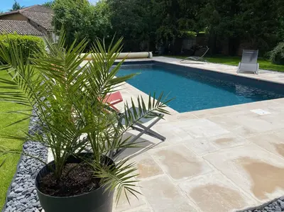 Piscine de l'établissement LE CARGE D’ARLAY ou située à proximité