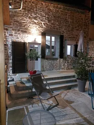Coin salon dans l'établissement L'INATTENDU Vue imprenable,clim,parking avec borne de recharge, ménage inclus, accès autonome possible à toute heure