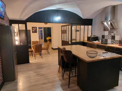 Cuisine ou kitchenette dans l'établissement L'INATTENDU Vue imprenable,clim,parking avec borne de recharge, ménage inclus, accès autonome possible à toute heure