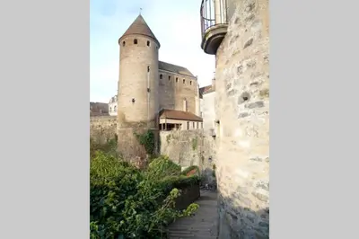 Plan de l'établissement Studio sur les remparts Semur-en-Auxois BOURGOGNE