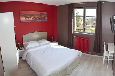 Un ou plusieurs lits dans un hébergement de l'établissement Hotel de l'Abbaye à Cluny