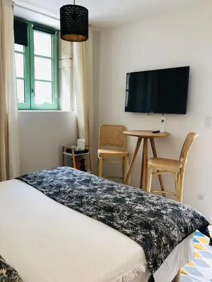 Télévision ou salle de divertissement dans l'établissement Maison Tassigny