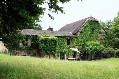 Jardin de l'établissement Moulin dans un parc d’élevage à Daims