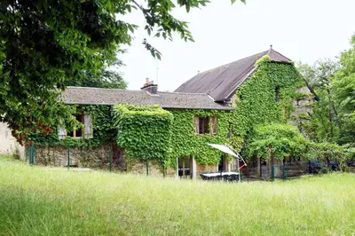 Jardin de l'établissement Moulin dans un parc d’élevage à Daims